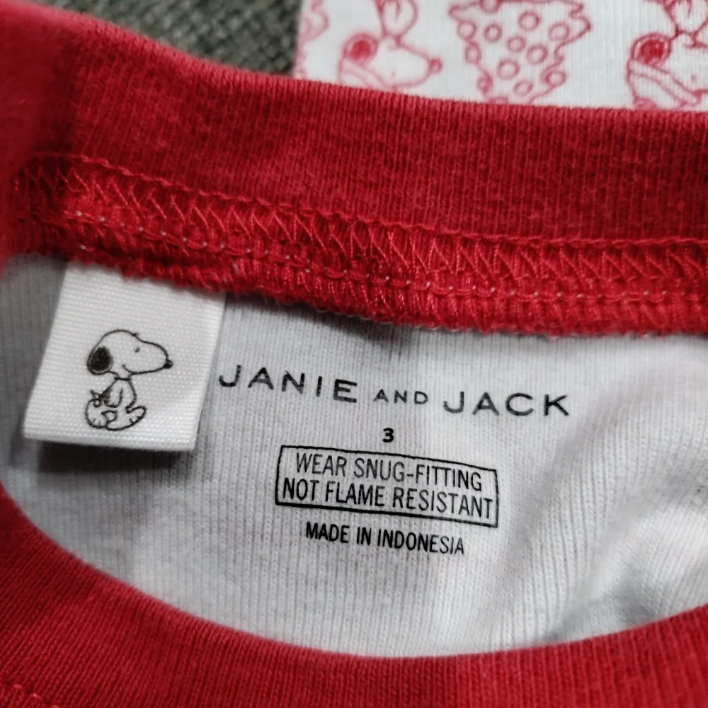 Janie and Jack kid's Christmas Snoopy pajamas kids size 3